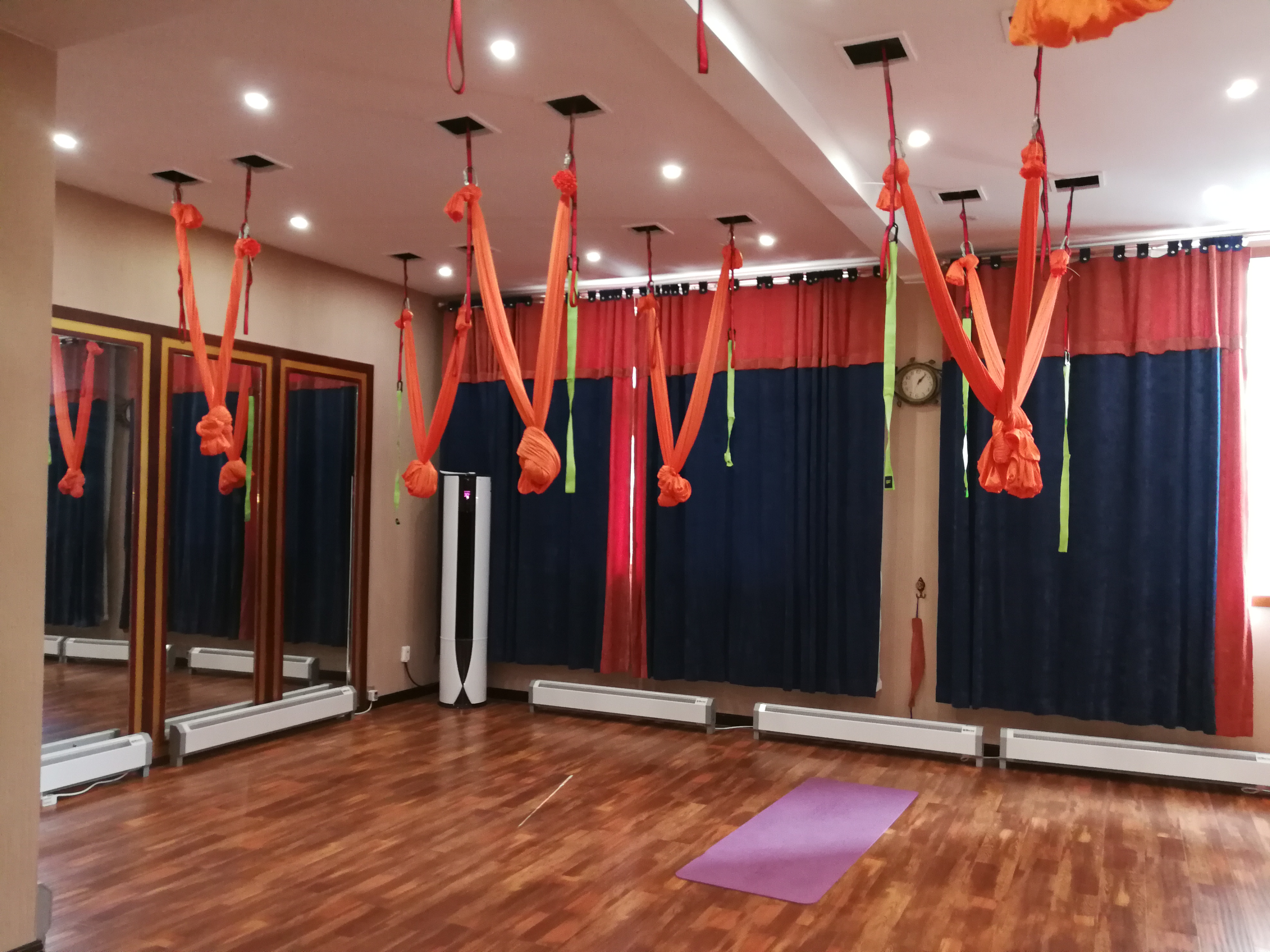东南亚风格瑜伽馆装修空中瑜伽操练间