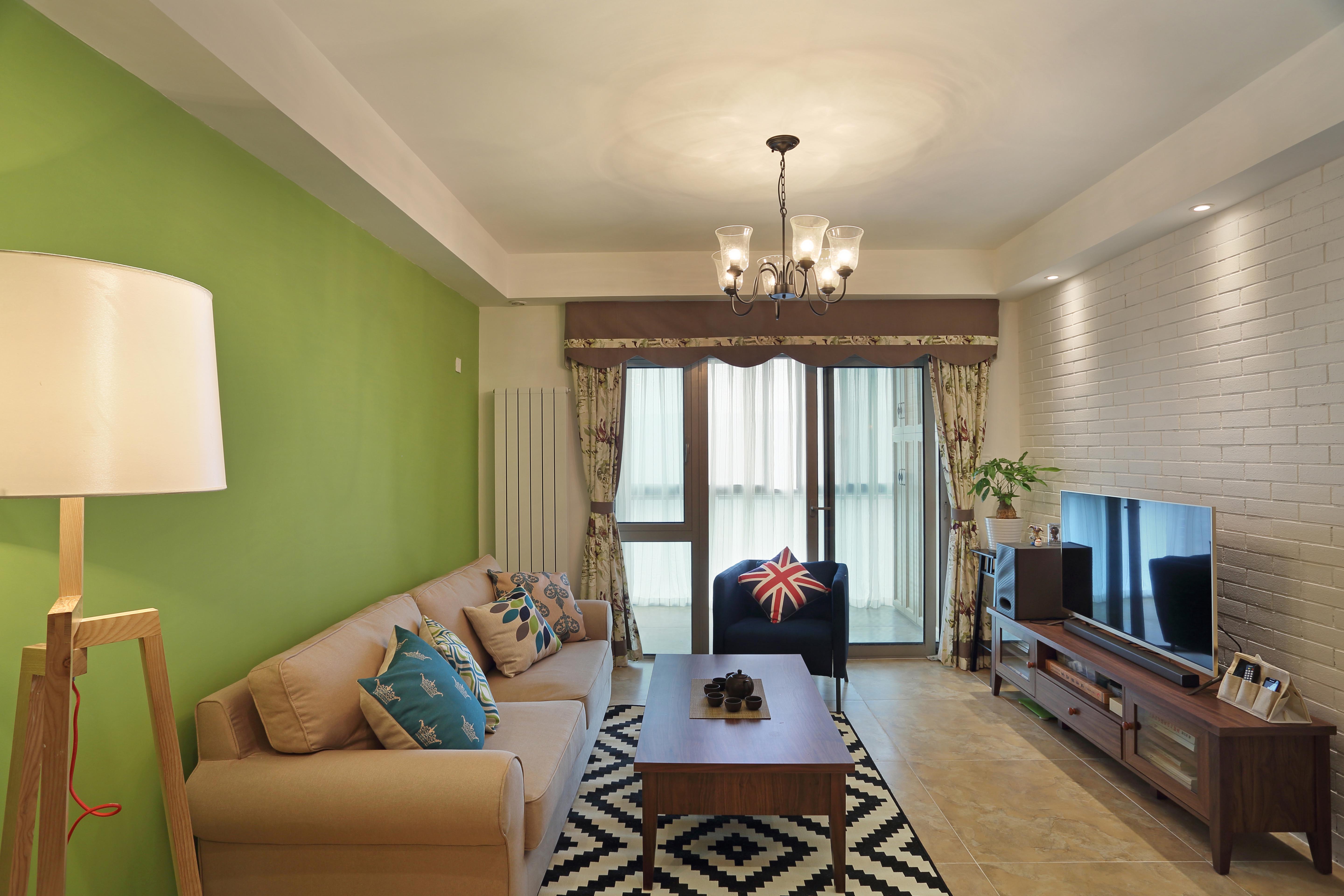 130平米装修,三居室装修,15-20万装修,客厅,沙发背景墙,绿色,简约风格