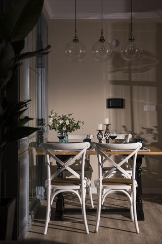 70平浪漫美式装修餐桌椅图片
