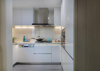 现代简约二居空间厨房装潢图