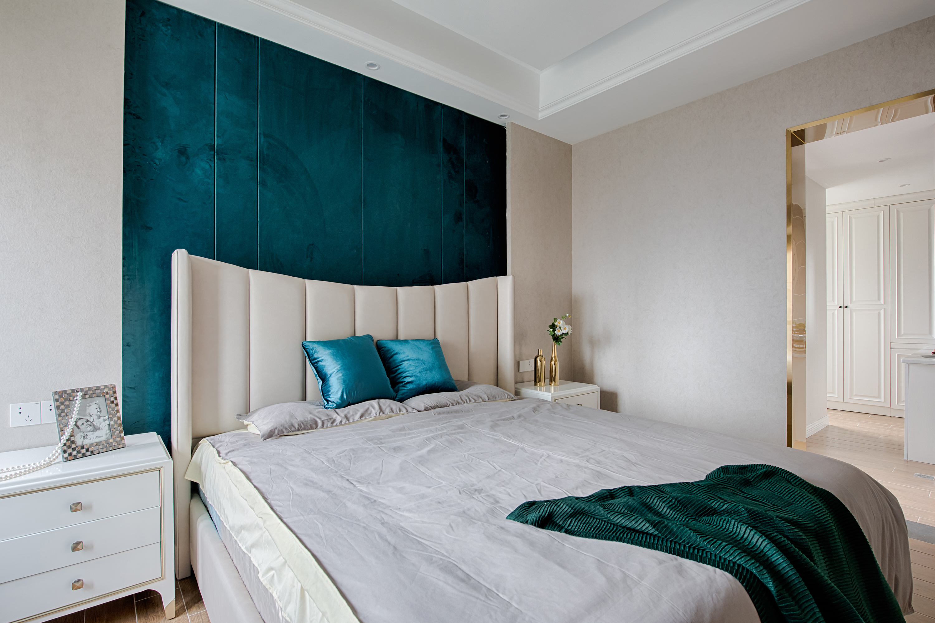 四居室新古典设计床头背景墙图片