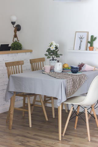 93㎡北欧风格装修餐桌椅设计