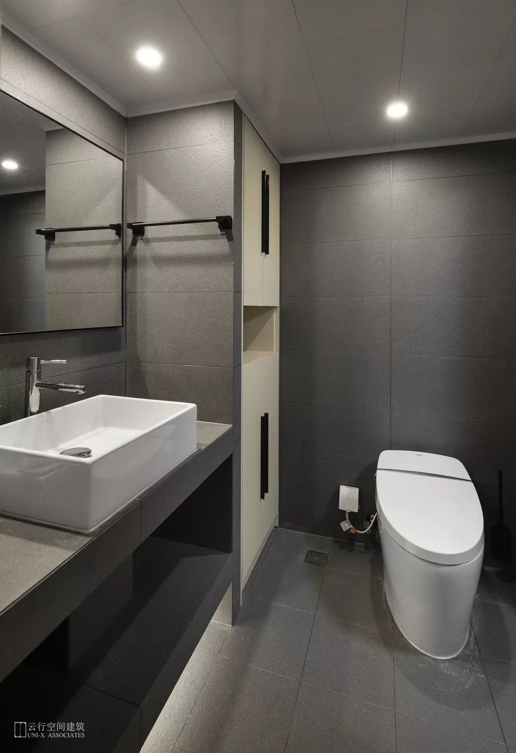 现代风格二居室卫生间装修效果图