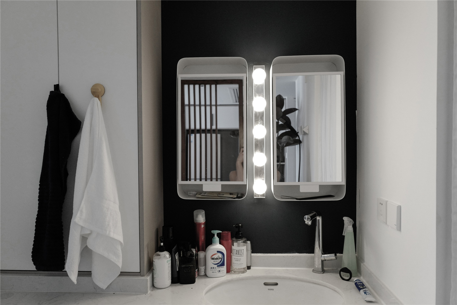 50平小户型一居装修浴室镜设计
