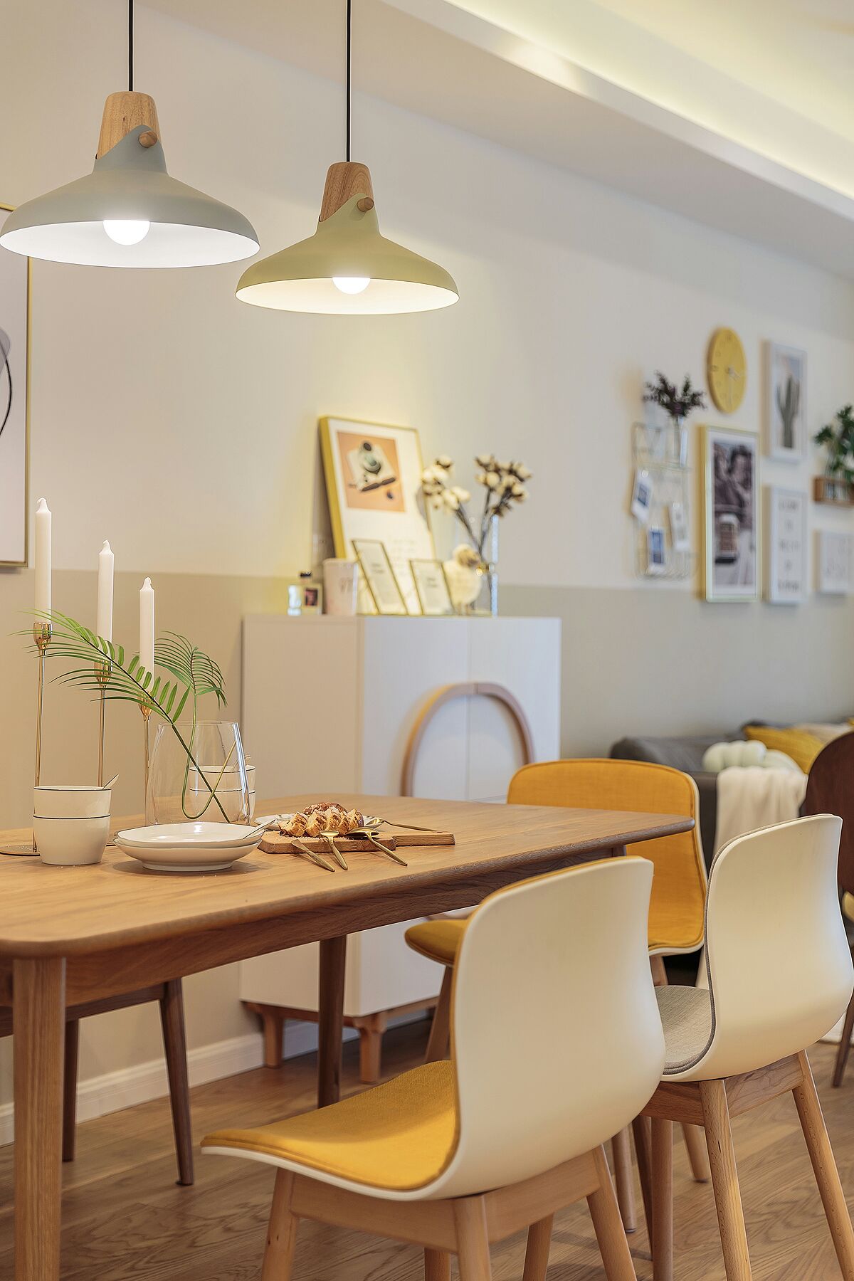 北欧风格三居室装修餐桌椅设计