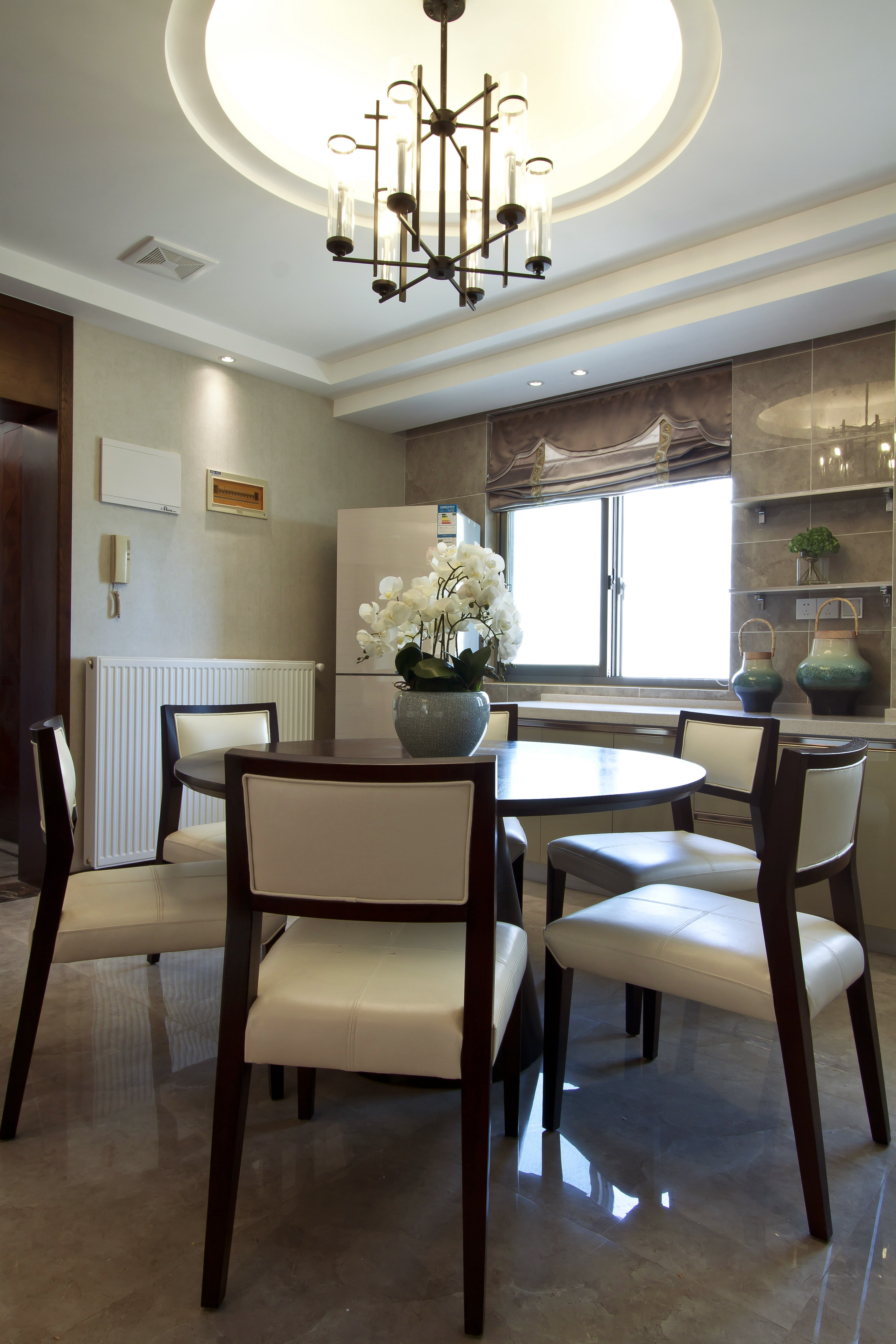 中式风格,三居室装修,110平米装修,20万以上装修,餐厅,花瓶,椅子,餐桌,米色