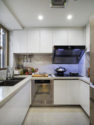 三居室现代风格装修厨房构造图