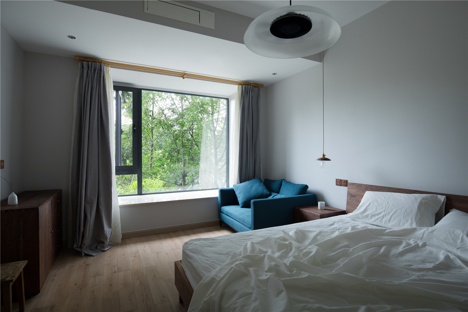 三居室日式风格家卧室窗帘图片