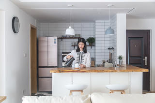 日式风三居装修厨房吧台设计