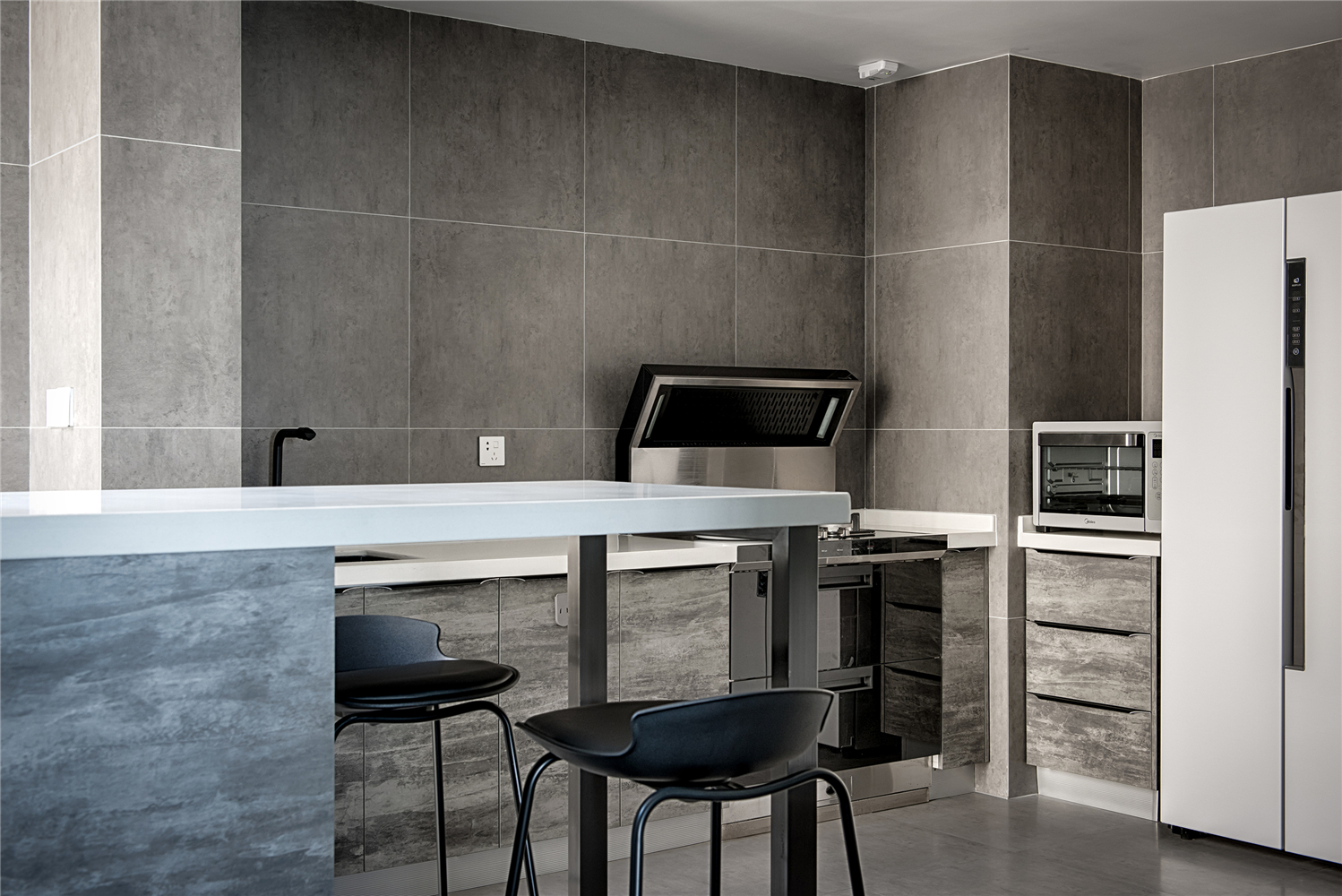 102㎡现代极简风装修厨房吧台设计