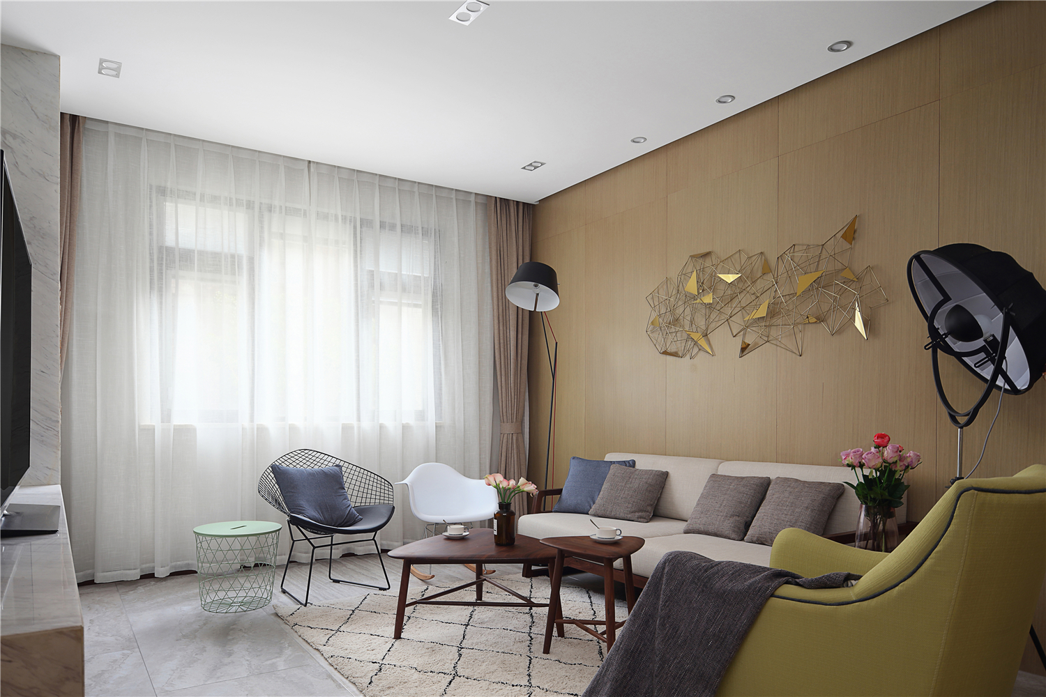 现代四居室客厅沙发墙装修效果图