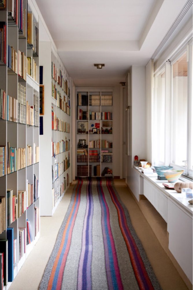 飘窗的光线都非常好可以利用空间与书房结合一体是一个很不错