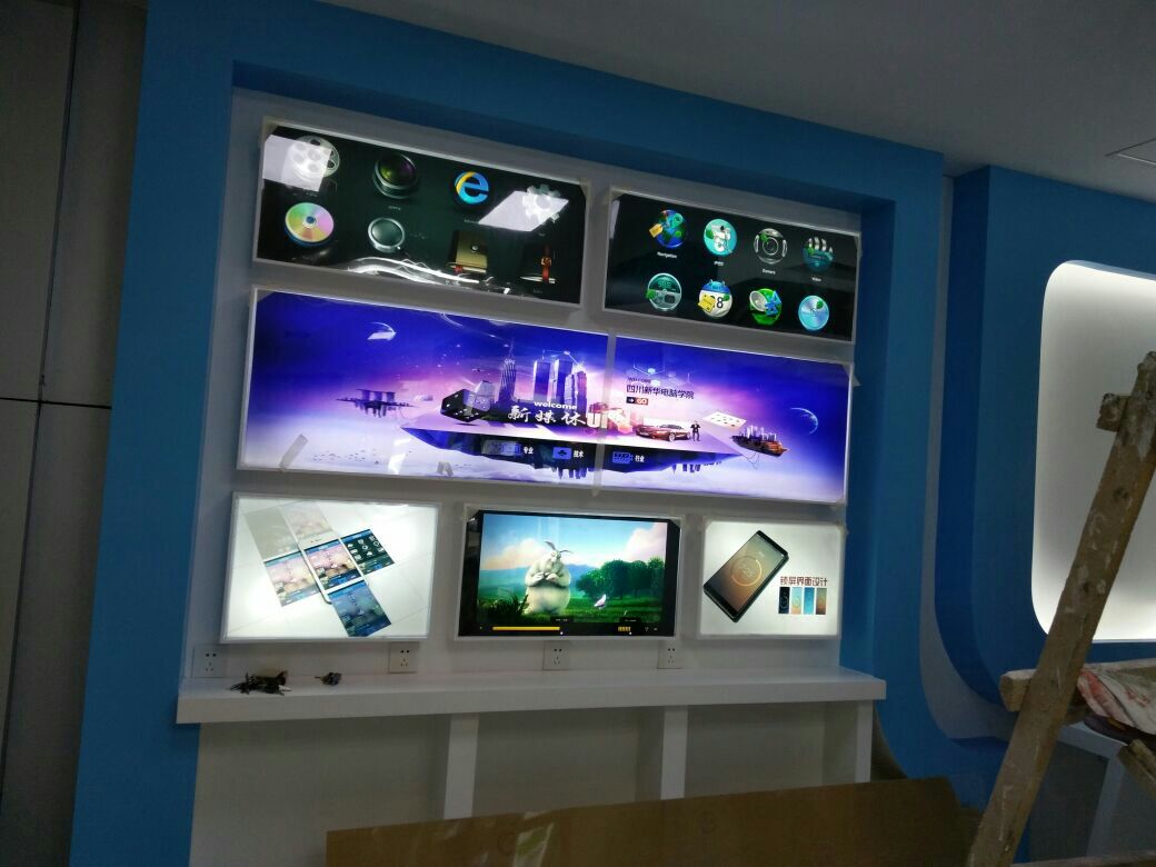 新年电脑学院学生作品展厅