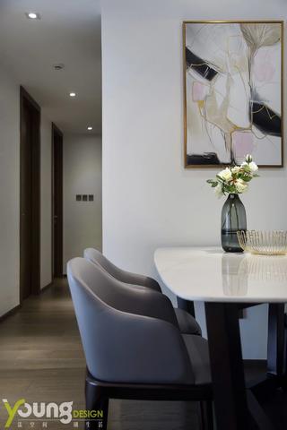 现代简约风三居室装修餐桌椅设计