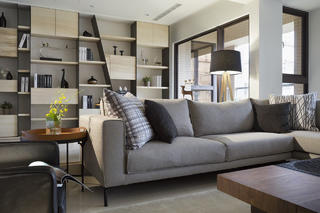 132平米现代风装修客厅沙发设计