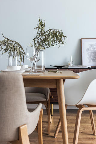 126㎡北欧三居装修餐桌椅设计