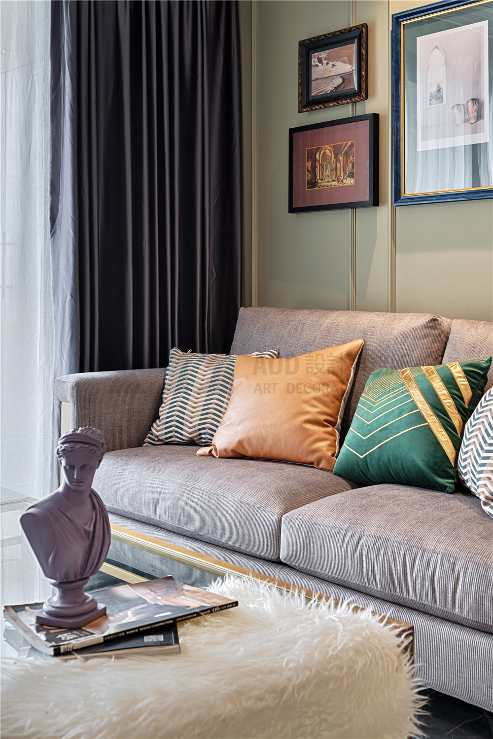 现代美式风三居装修沙发抱枕搭配图