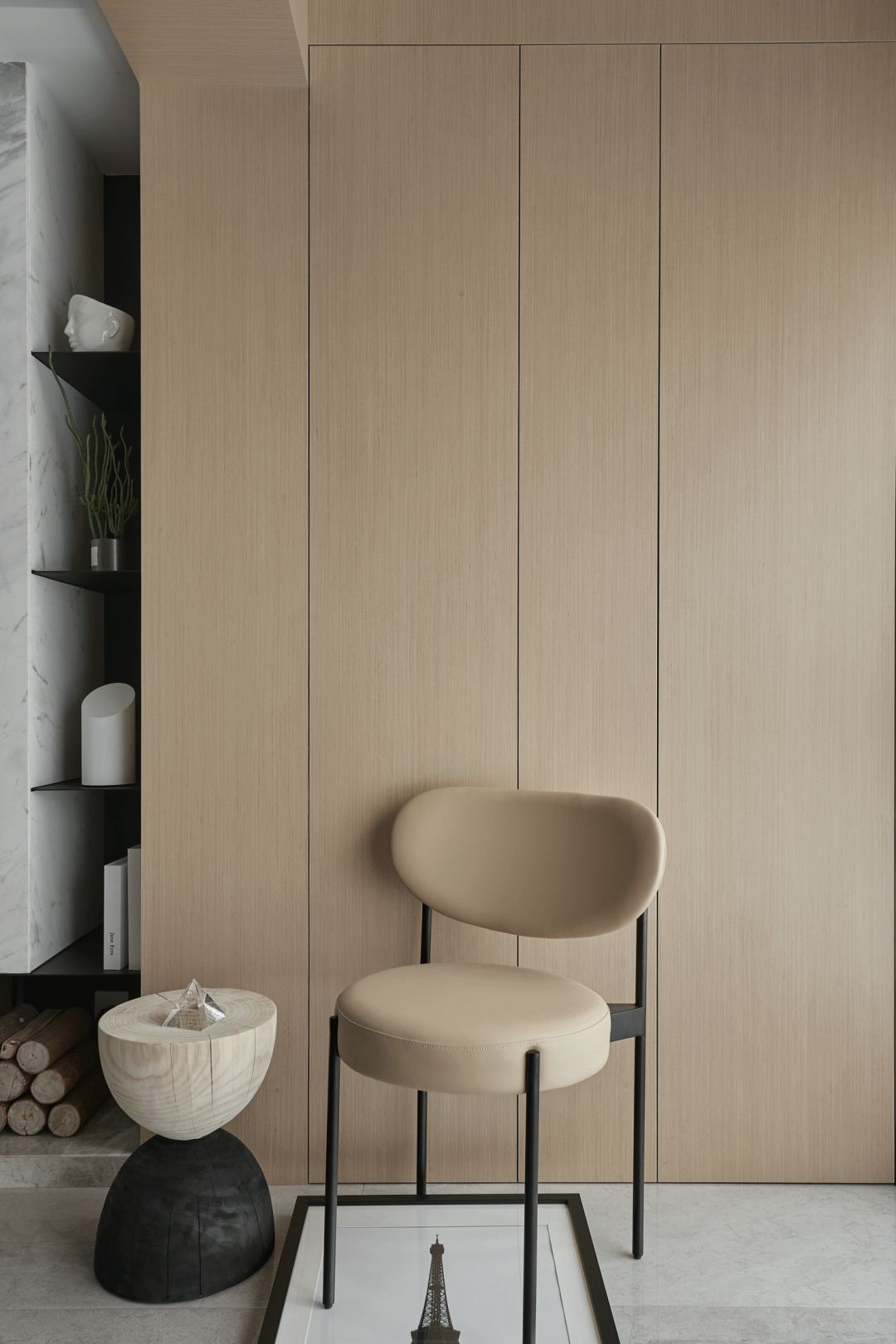 装饰墙 实木地板 休闲椅 150㎡现代风装修木饰面设计 132㎡现代三居