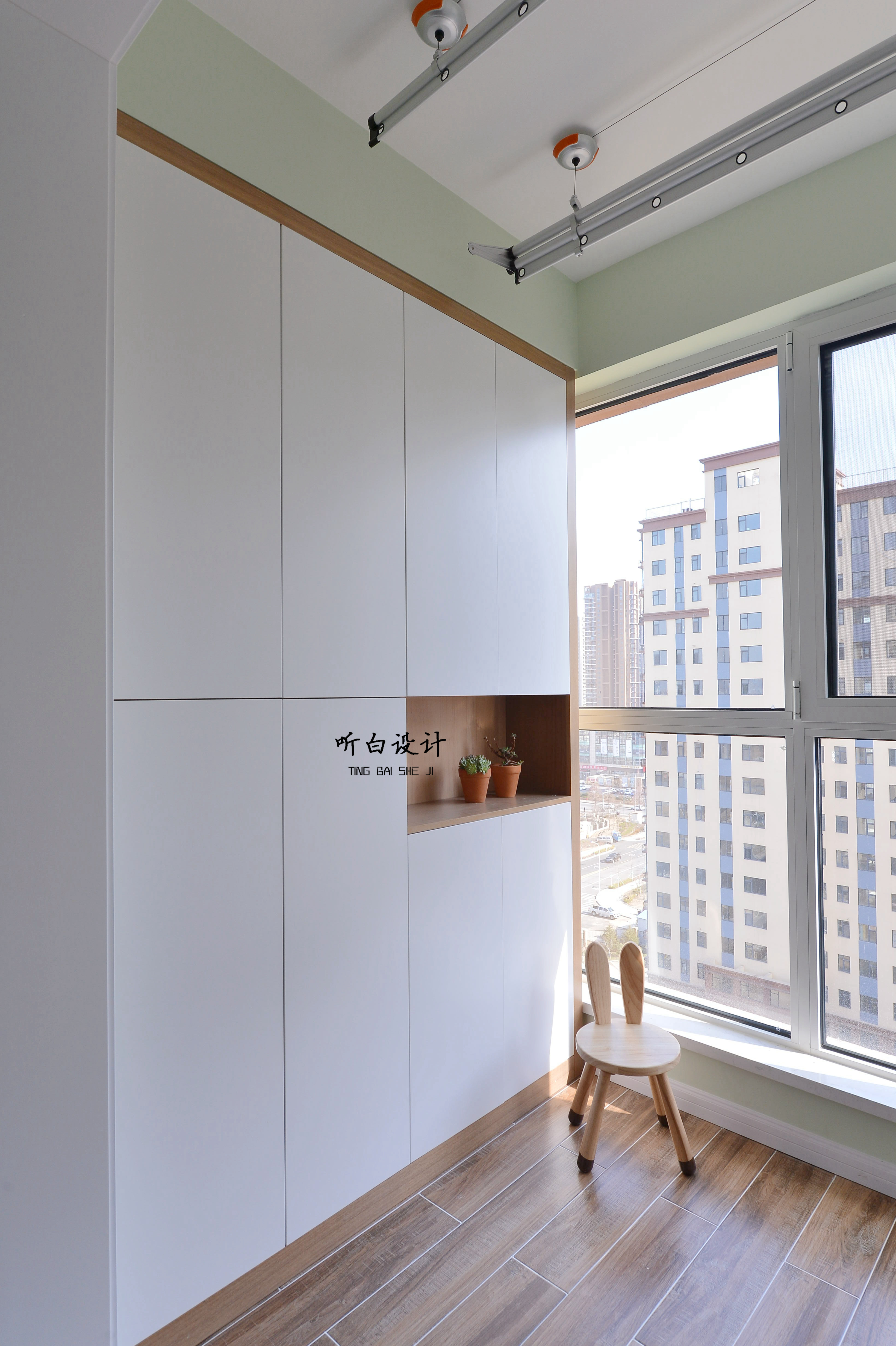 日式北欧三居室装修阳台储物柜设计