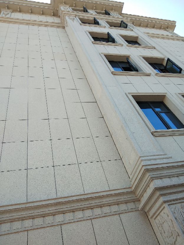 完成一幢外墙美缝.不知是不是照相功夫不好,照成这样