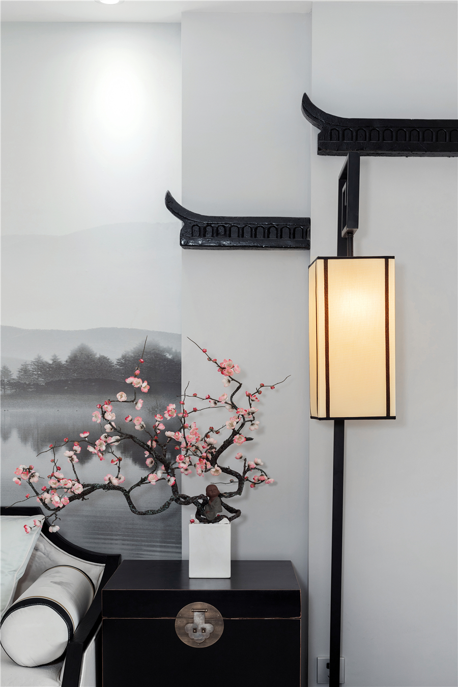中式风三居装修壁灯设计