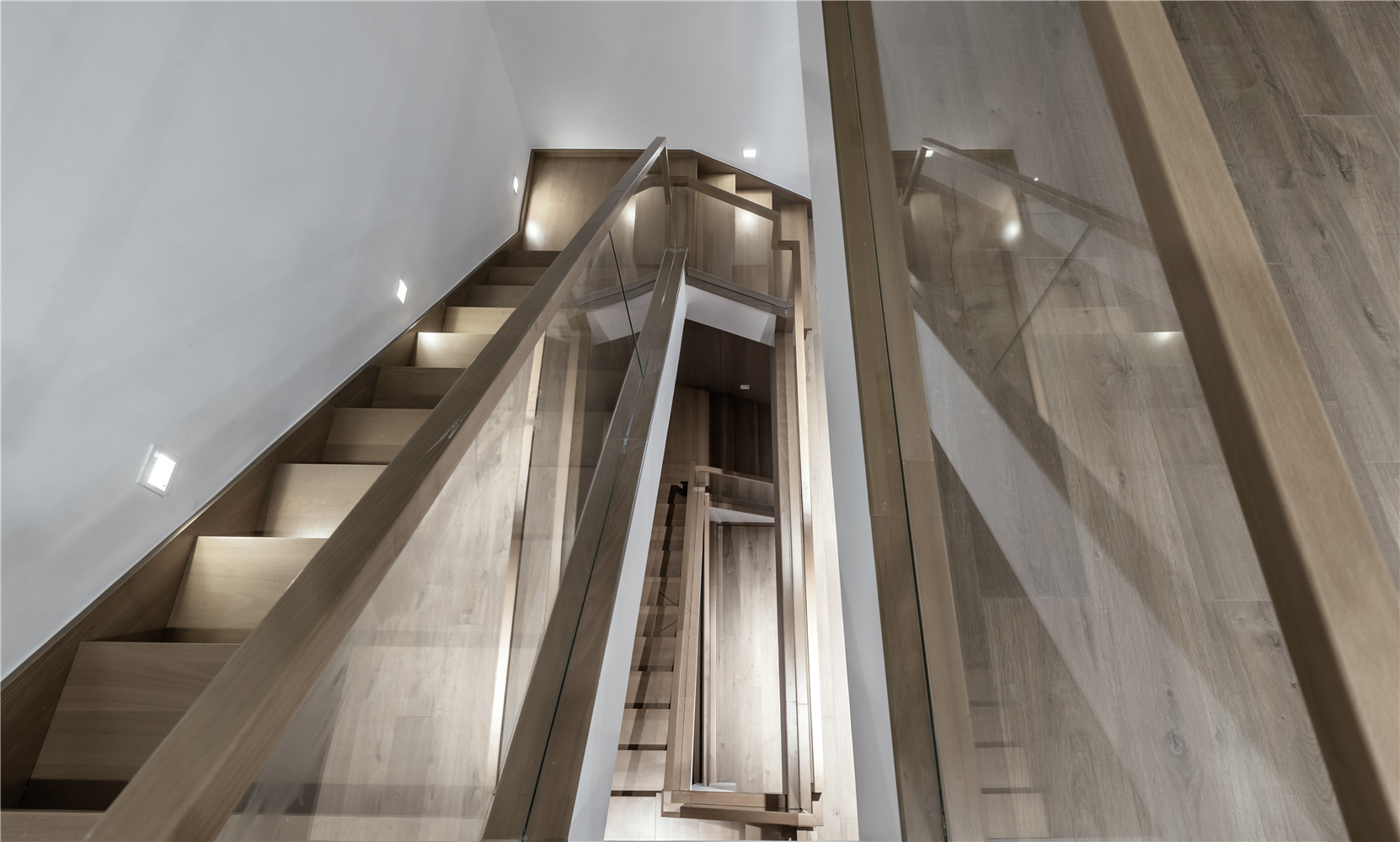 现代简约风格别墅楼梯装修效果图