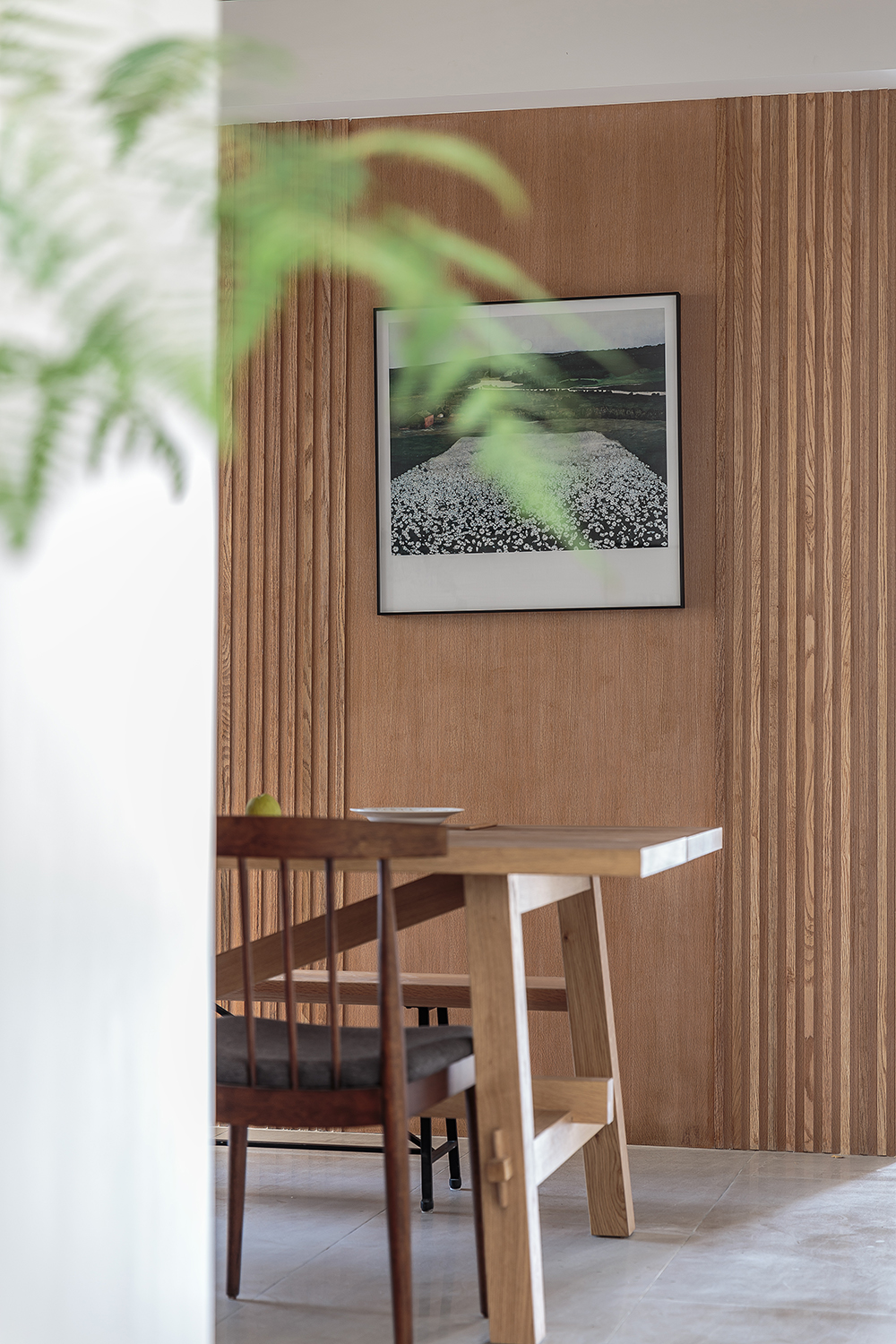 复式木质简约风餐厅背景墙装修效果图