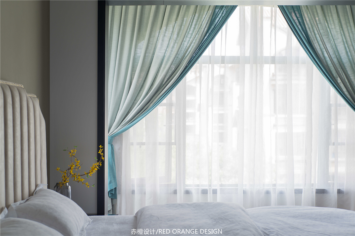 大户型简约现代风装修卧室窗帘设计
