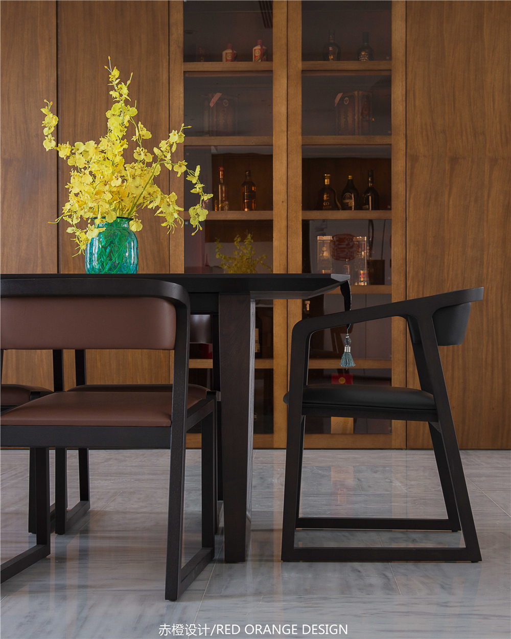 大户型简约现代风装修餐桌椅设计