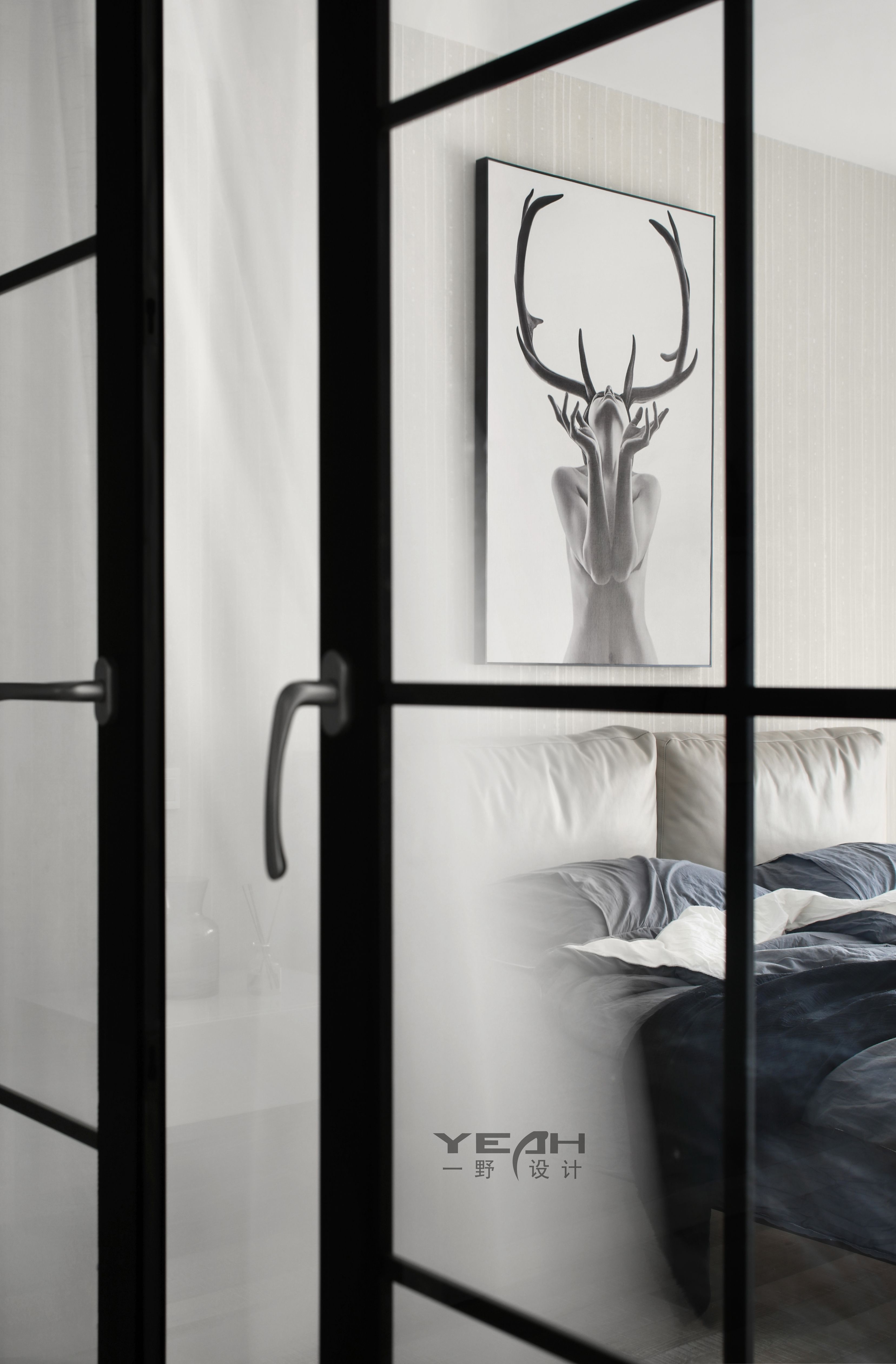 128㎡简约北欧风装修卧室玻璃门设计