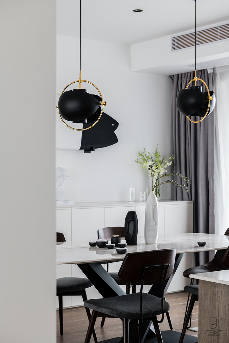 现代简约风格三居室装修餐厅吊灯设计