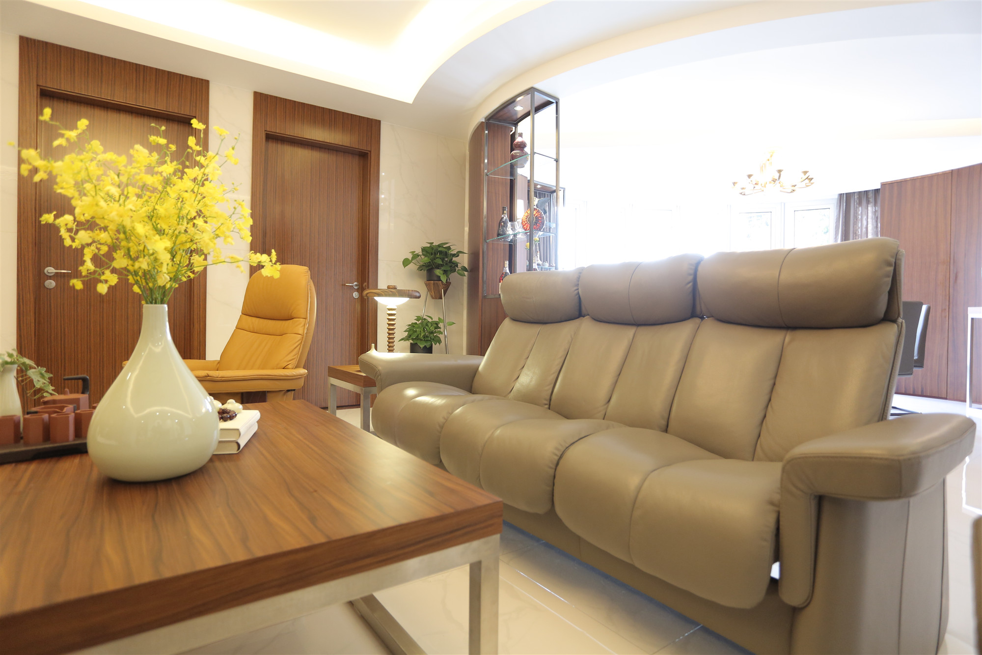 现代风格三居装修沙发设计图