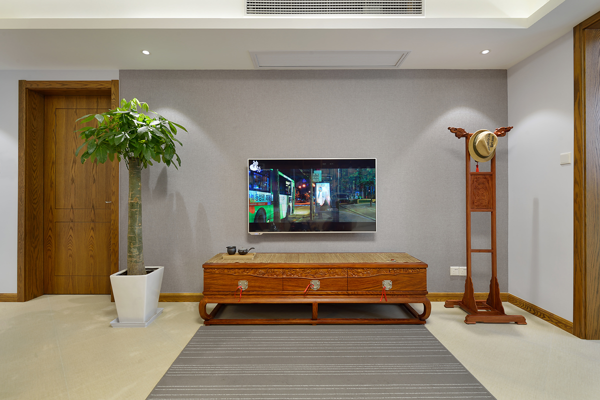 中式风格三居电视背景墙装修效果图