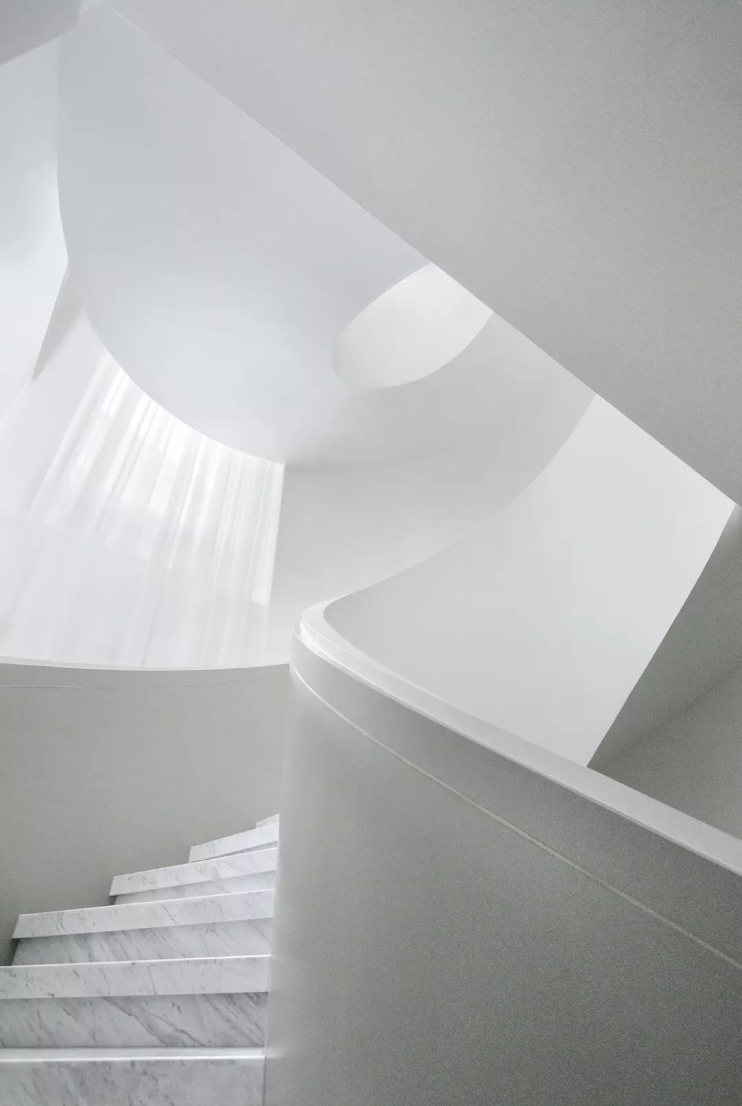 简约现代风格别墅楼梯装修效果图