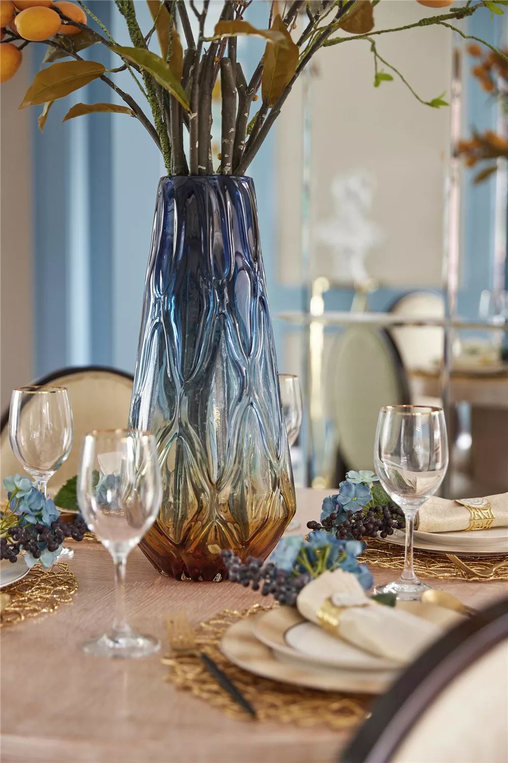 110㎡美式三居装修餐桌花瓶设计