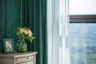 美式风格三居装修卧室窗帘设计
