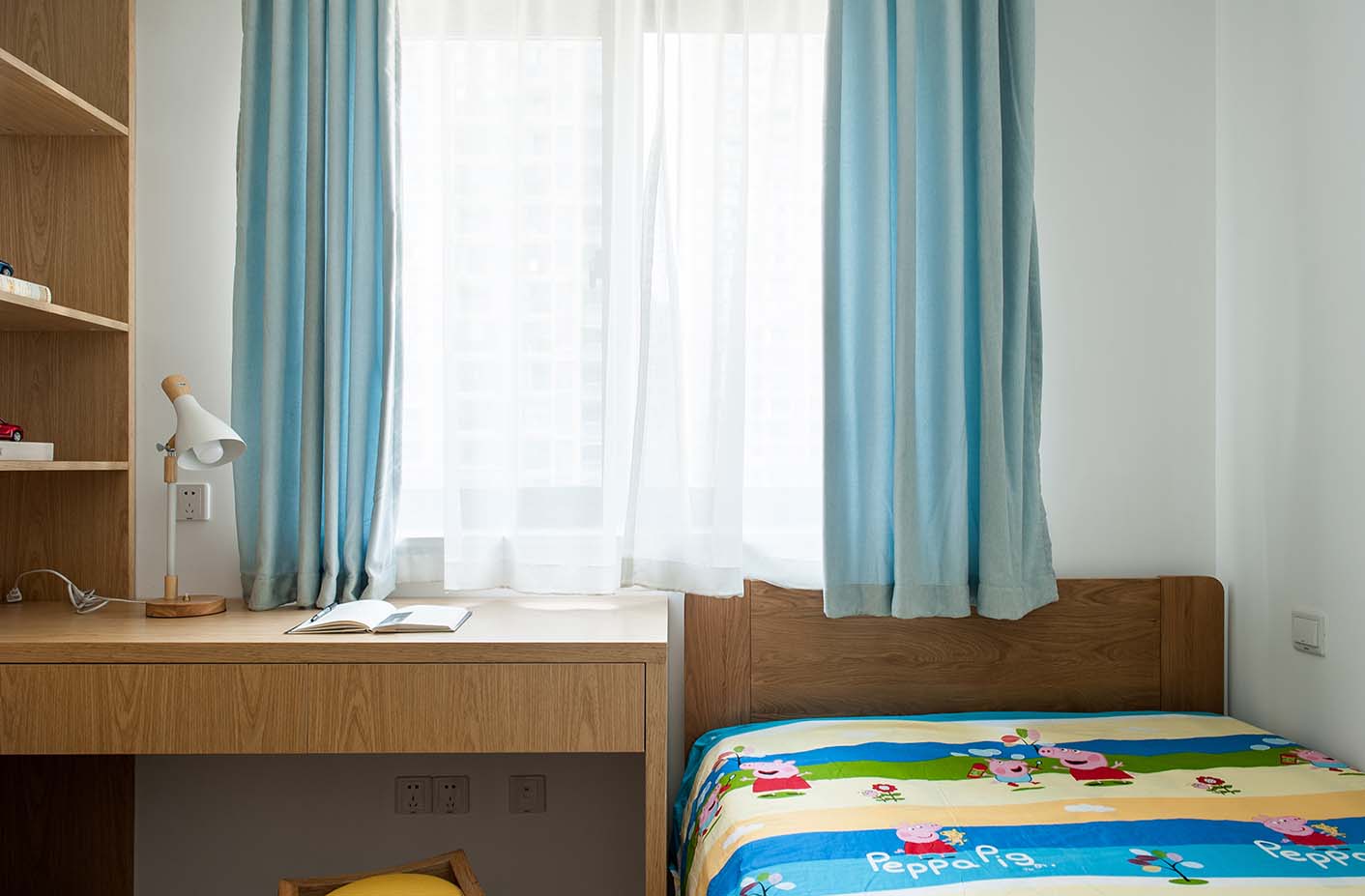 日式风格四居室装修儿童房窗帘设计