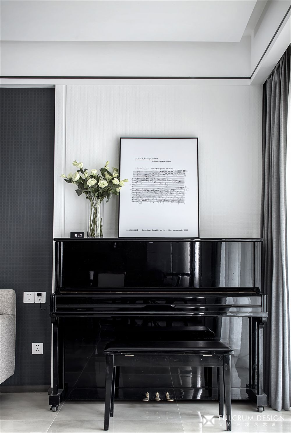 现代简约四居室装修钢琴布置图