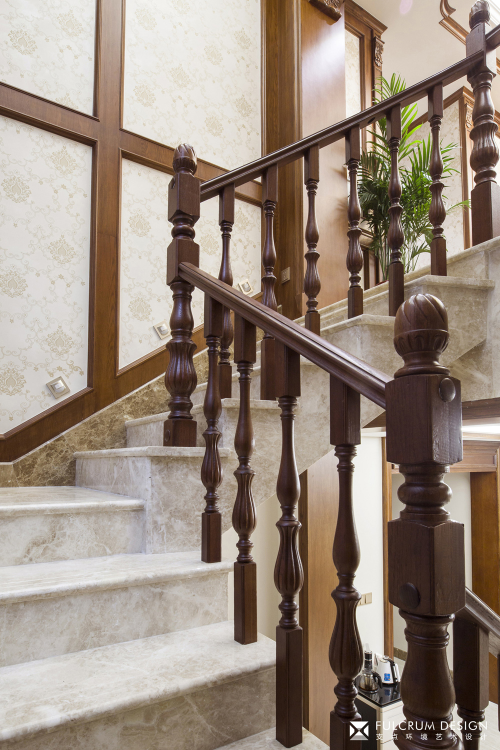 经典美式风格别墅楼梯装修效果图