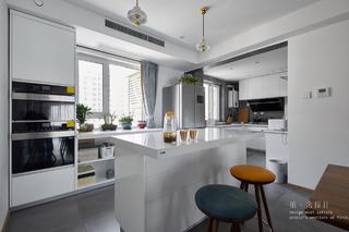 三居室现代简约风格厨房装修效果图
