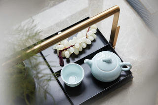 现代新中式别墅装修茶具特写