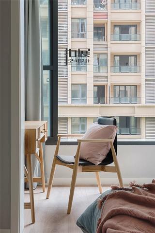 北欧风格两居室装修单椅设计