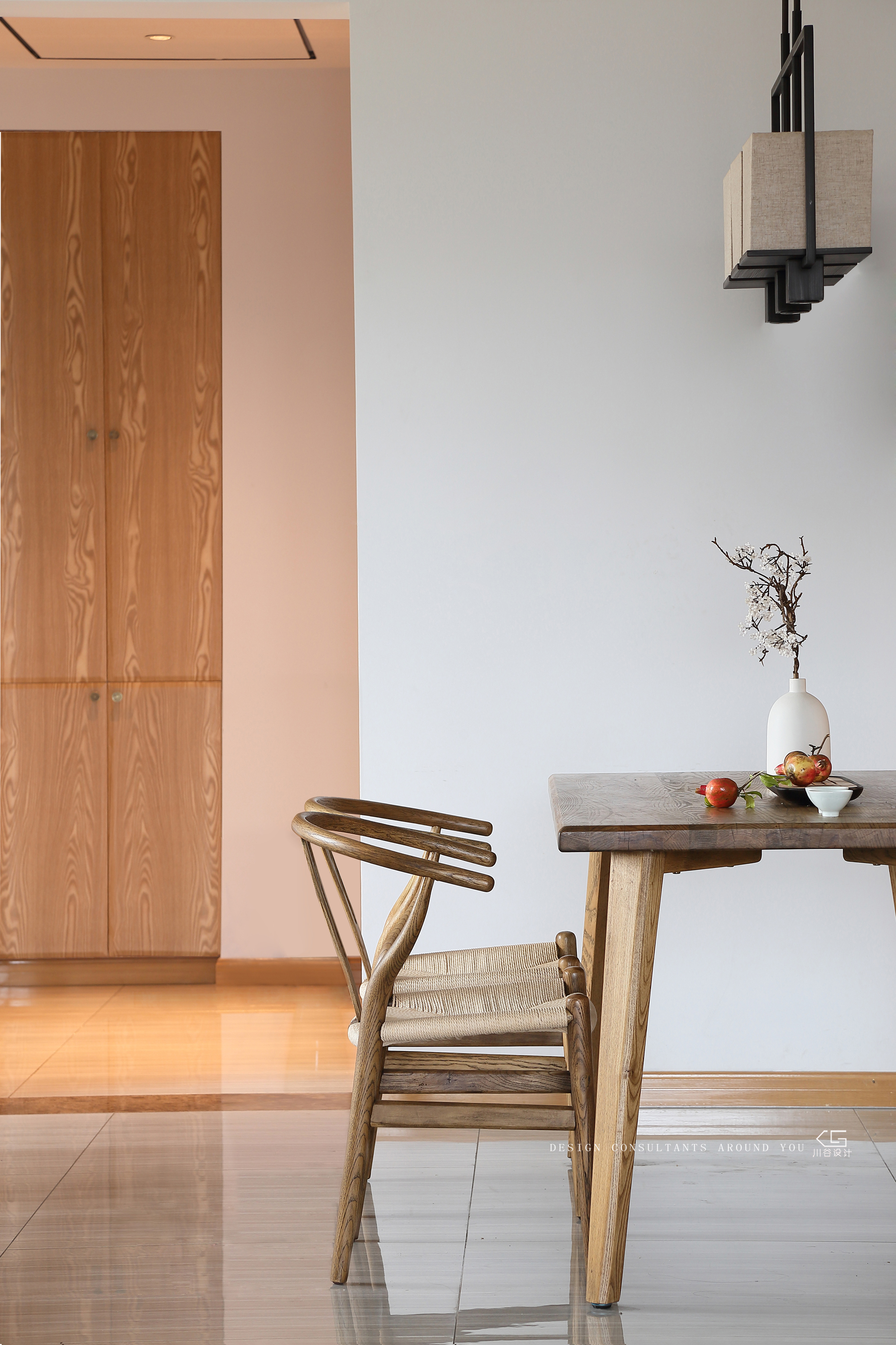 新中式风格三居装修餐桌椅设计图