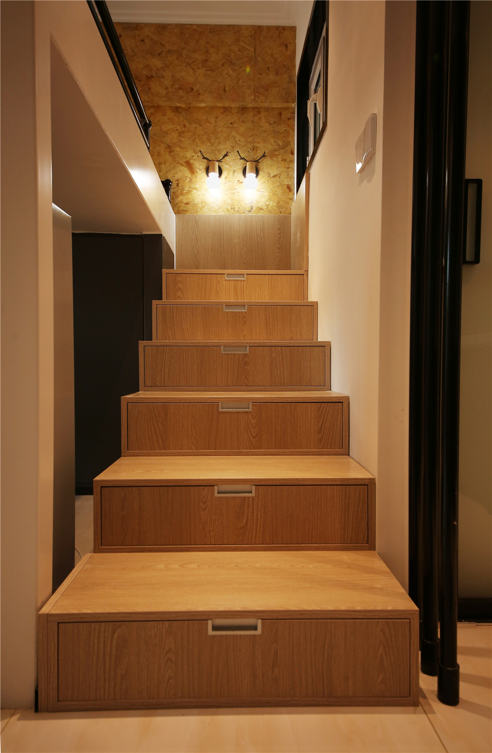 40米小户型公寓楼梯装修效果图