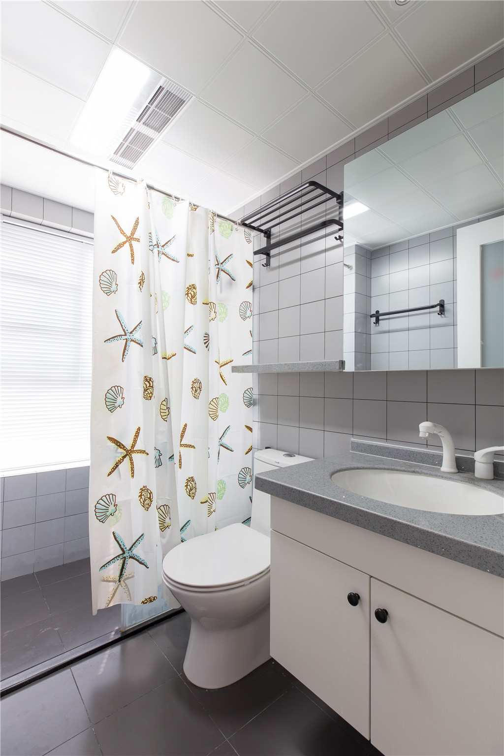 北欧风格三居室卫生间装修效果图