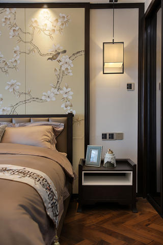 新中式风格三居室装修床头吊灯设计