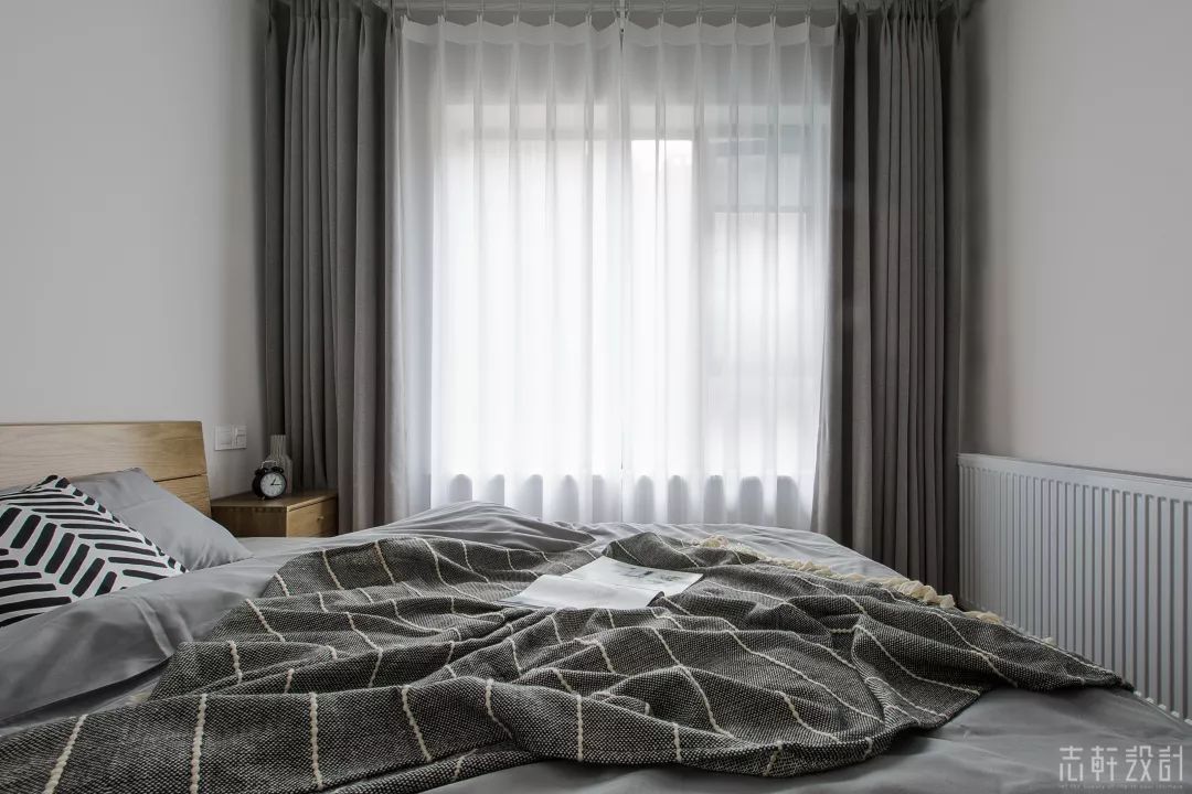 北欧风格三居室装修卧室窗帘设计