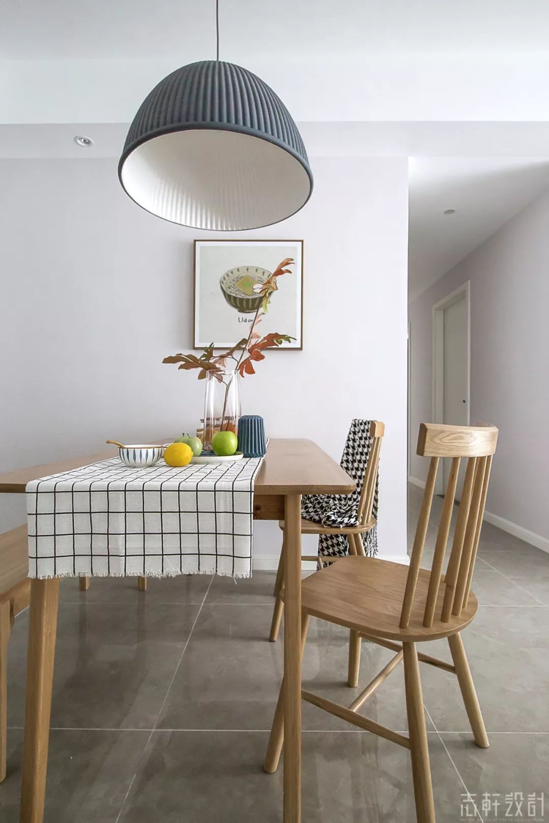 北欧风格三居室装修餐桌椅设计图