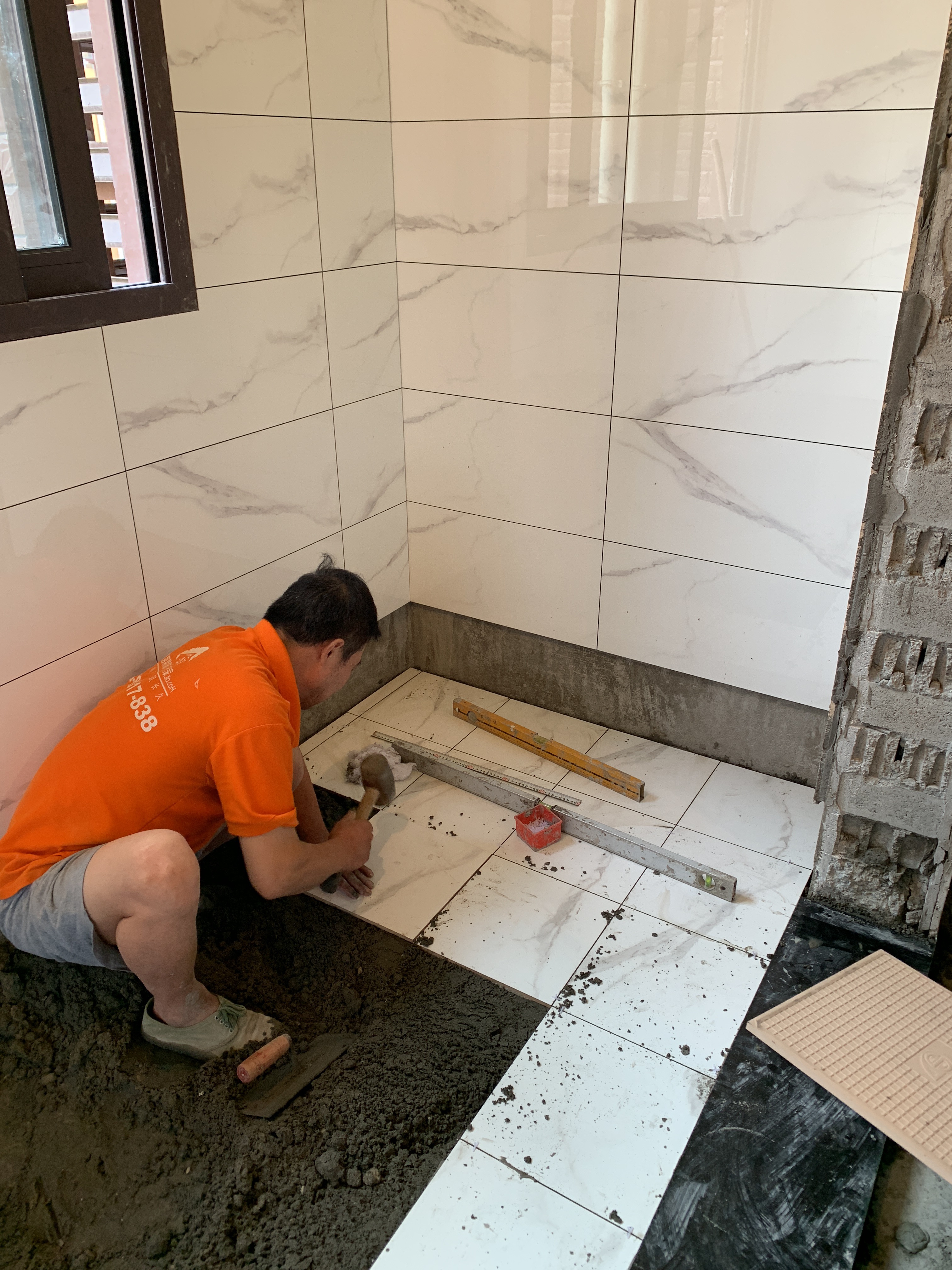 交叉刷两遍,24小时闭水实验,确保滴水不漏 墙面基层工艺 原墙铲除,满