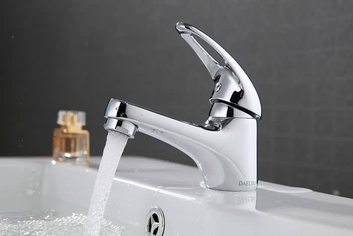 柚木地板价格 柚木地板价格 怎么挑选柚木地板 水龙头选购 水龙头作为